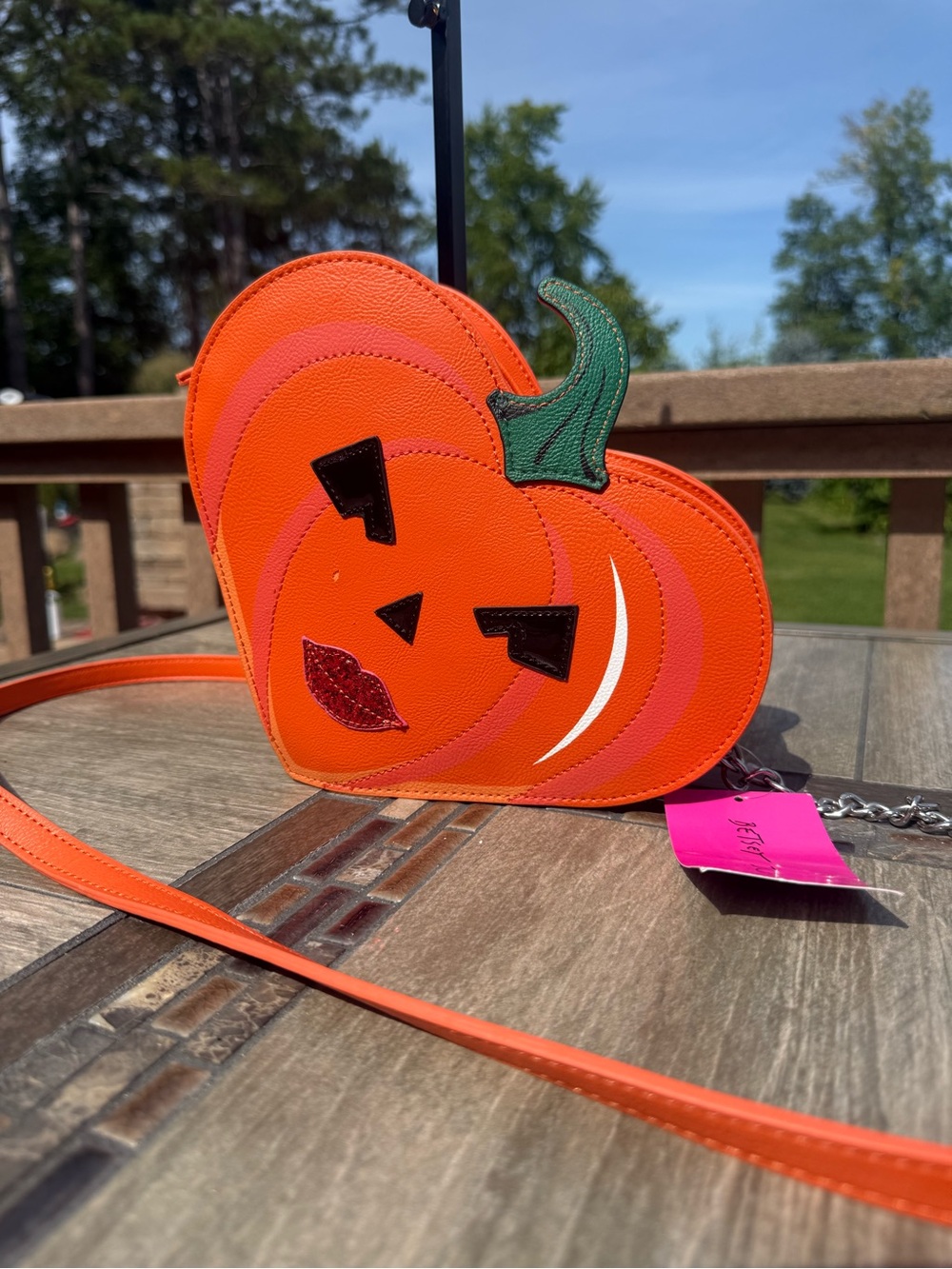 NWT Betsey Johnson Kitsch
Halloween "XO Ginger" Pumpkin Heart Crossbody Bag - Picture 3 of 13